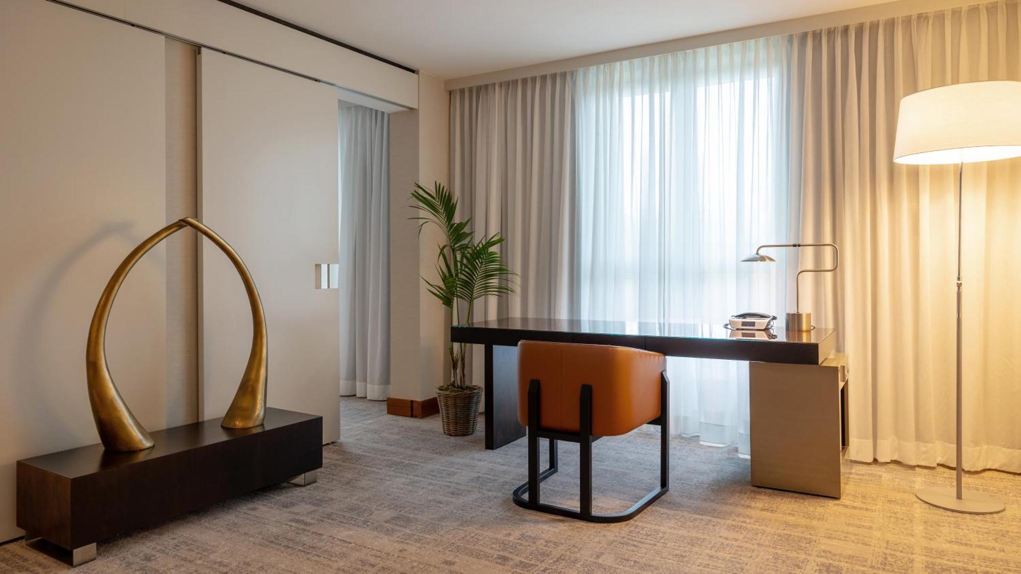 Intercontinental Berlin By Ihg Hotel Luaran gambar A room at the hotel